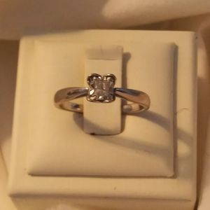 Princess cut diamond ring